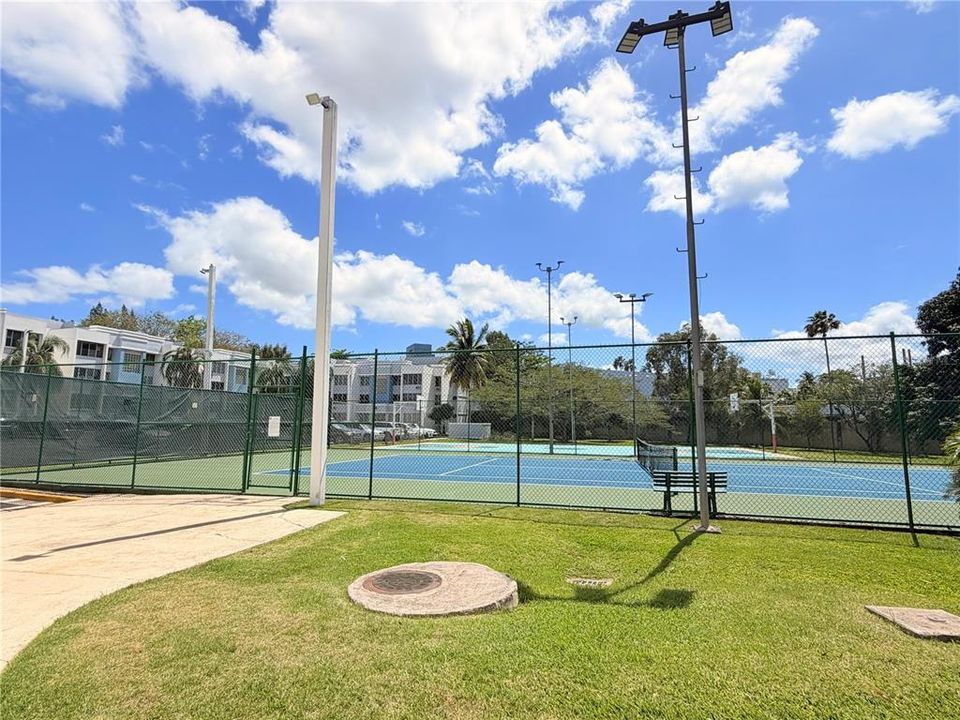 出租: $2,400 (3 贝兹, 2 浴室, 1200 平方英尺)