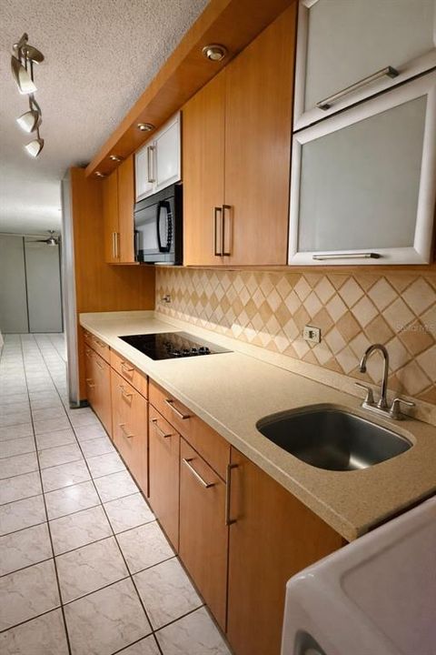 出租: $2,400 (3 贝兹, 2 浴室, 1200 平方英尺)