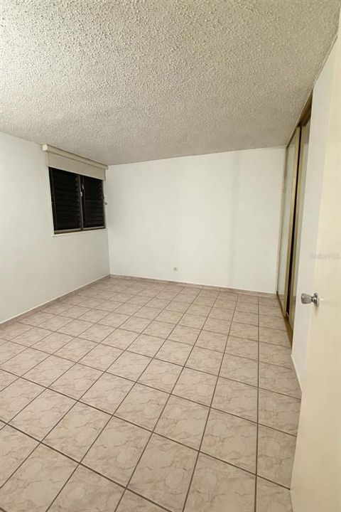 出租: $2,400 (3 贝兹, 2 浴室, 1200 平方英尺)