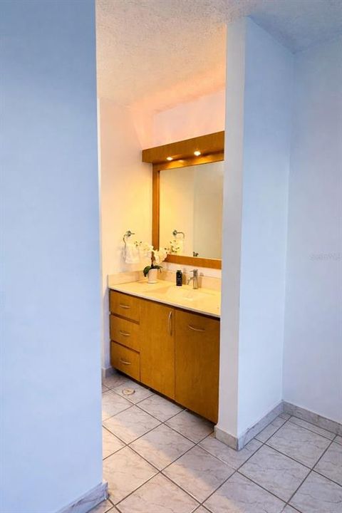 出租: $2,400 (3 贝兹, 2 浴室, 1200 平方英尺)