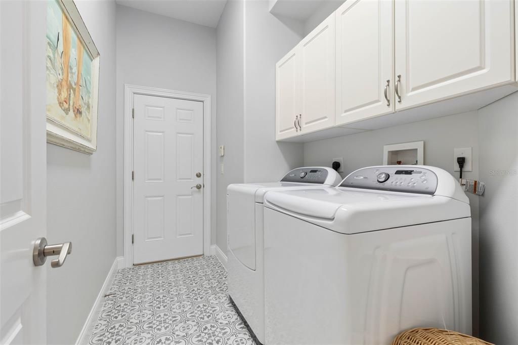 For Sale: $989,900 (5 beds, 3 baths, 2854 Square Feet)
