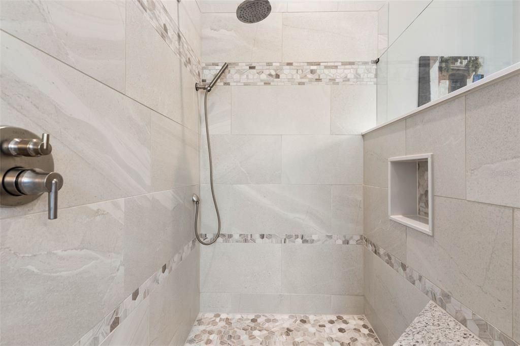 For Sale: $989,900 (5 beds, 3 baths, 2854 Square Feet)