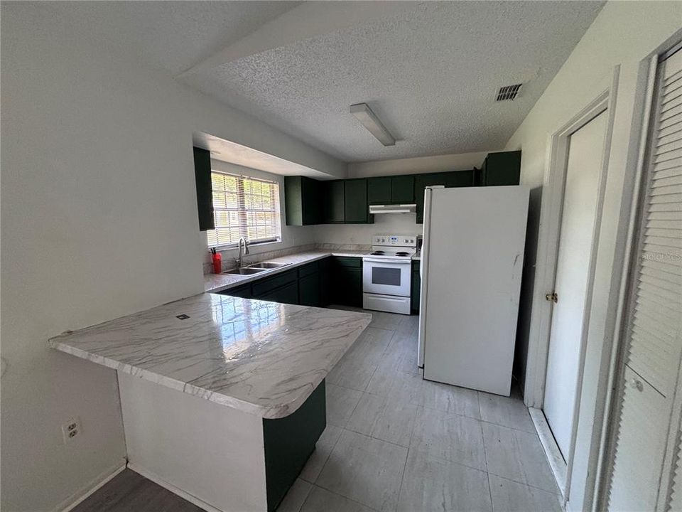 В аренду: $1,575 (3 спален, 2 ванн, 1204 Квадратных фут)