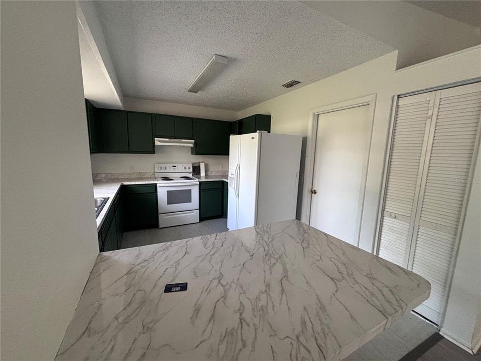 В аренду: $1,575 (3 спален, 2 ванн, 1204 Квадратных фут)