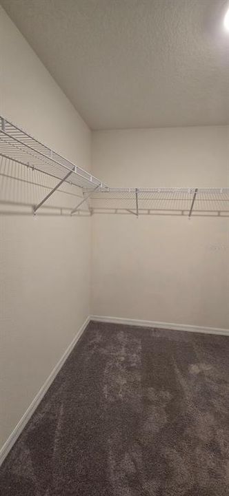 Activo con contrato: $1,850 (4 camas, 2 baños, 1816 Pies cuadrados)