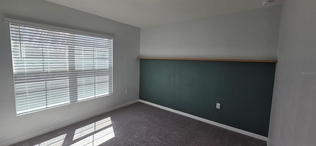 Activo con contrato: $1,850 (4 camas, 2 baños, 1816 Pies cuadrados)