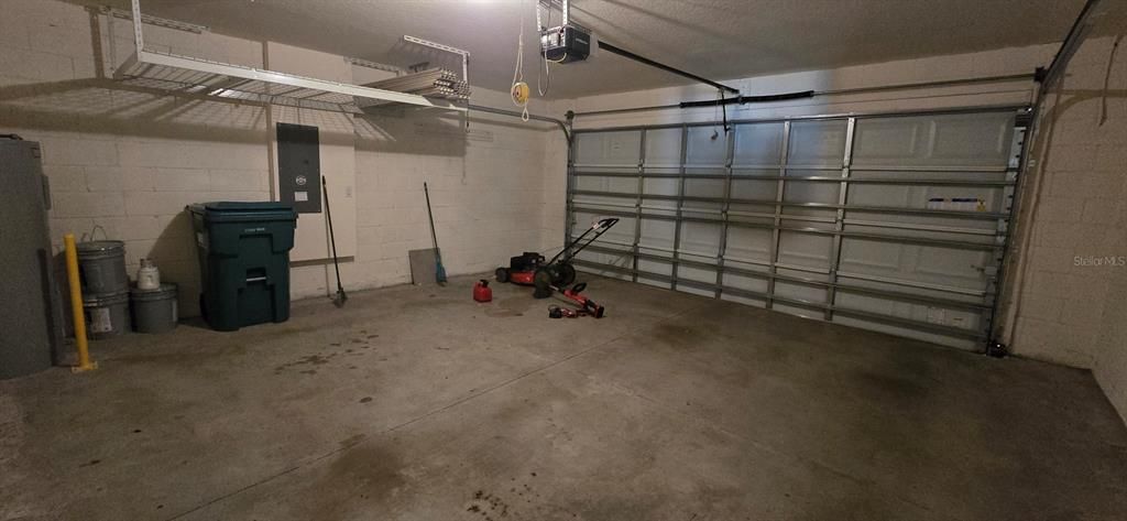 Activo con contrato: $1,850 (4 camas, 2 baños, 1816 Pies cuadrados)