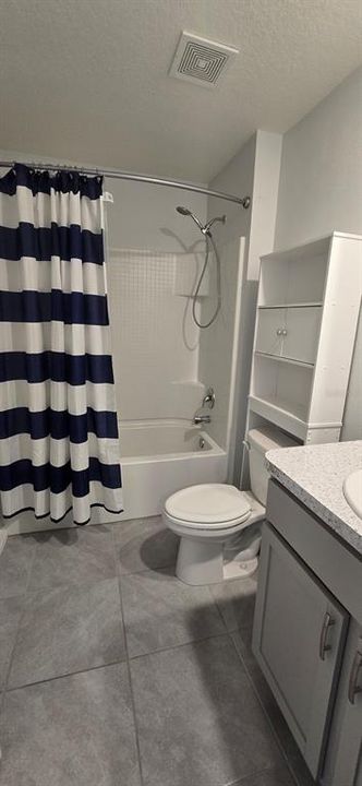 Activo con contrato: $1,850 (4 camas, 2 baños, 1816 Pies cuadrados)