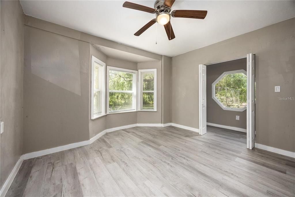 For Sale: $211,000 (4 beds, 1 baths, 1654 Square Feet)
