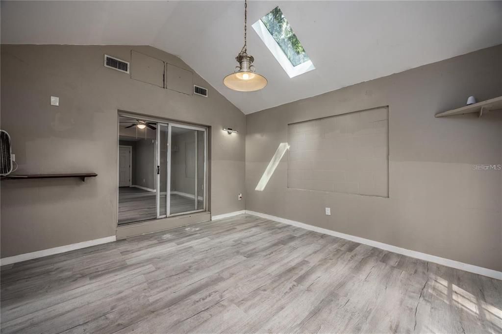 For Sale: $211,000 (4 beds, 1 baths, 1654 Square Feet)