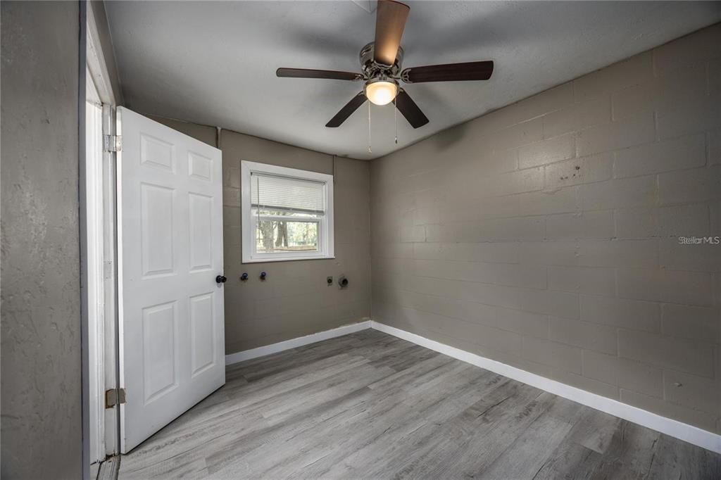 For Sale: $211,000 (4 beds, 1 baths, 1654 Square Feet)