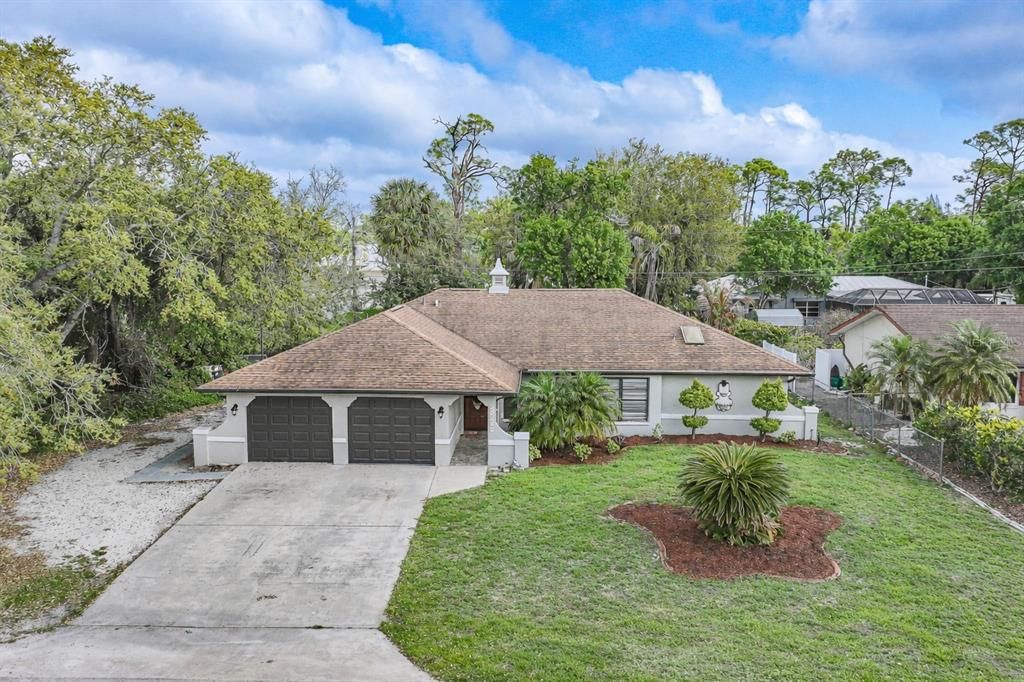 Active With Contract: $299,900 (3 beds, 2 baths, 2060 Square Feet)