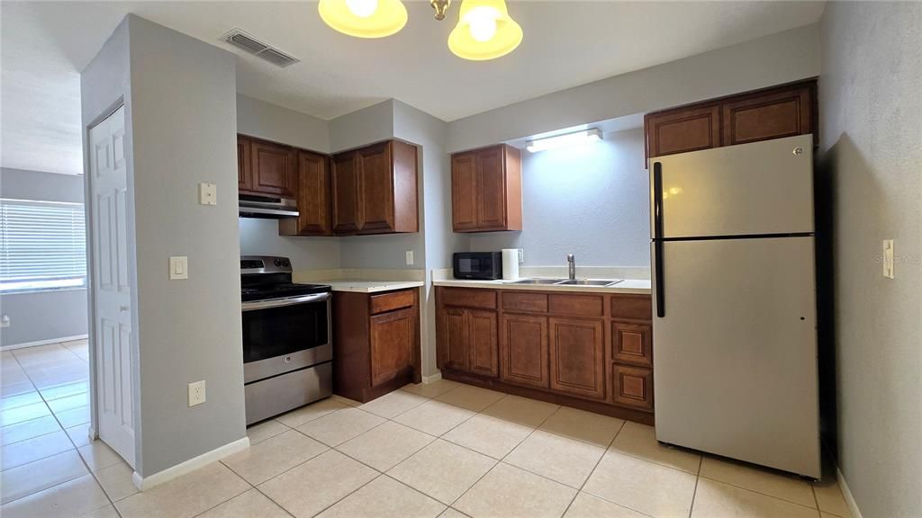 For Sale: $215,000 (2 beds, 1 baths, 750 Square Feet)