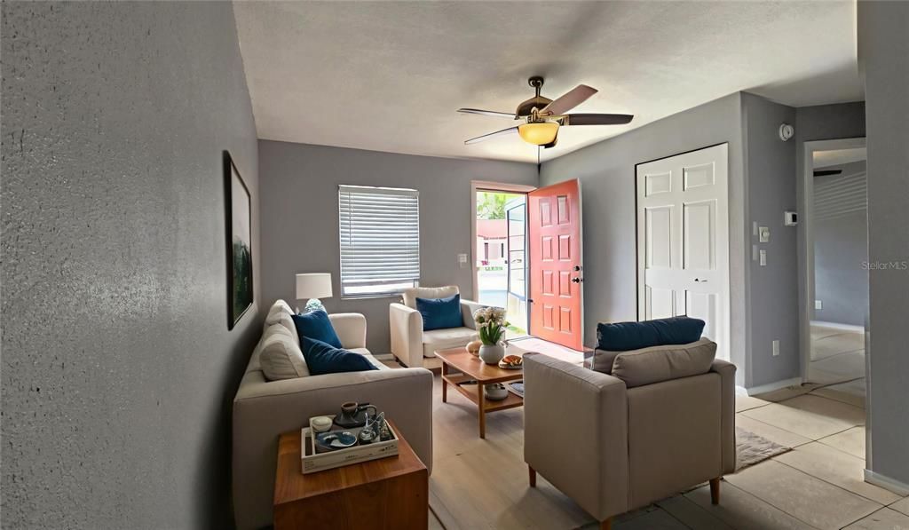For Sale: $215,000 (2 beds, 1 baths, 750 Square Feet)