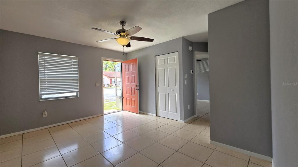 For Sale: $215,000 (2 beds, 1 baths, 750 Square Feet)