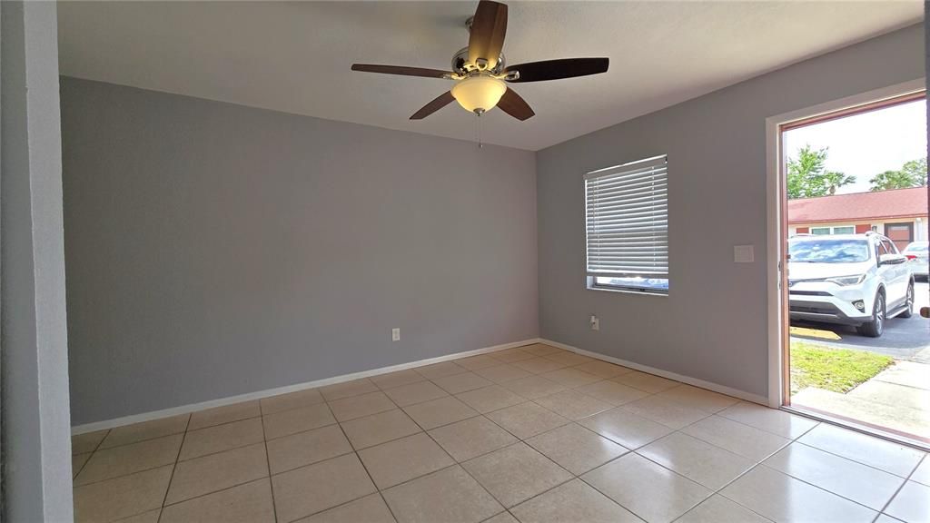 For Sale: $215,000 (2 beds, 1 baths, 750 Square Feet)