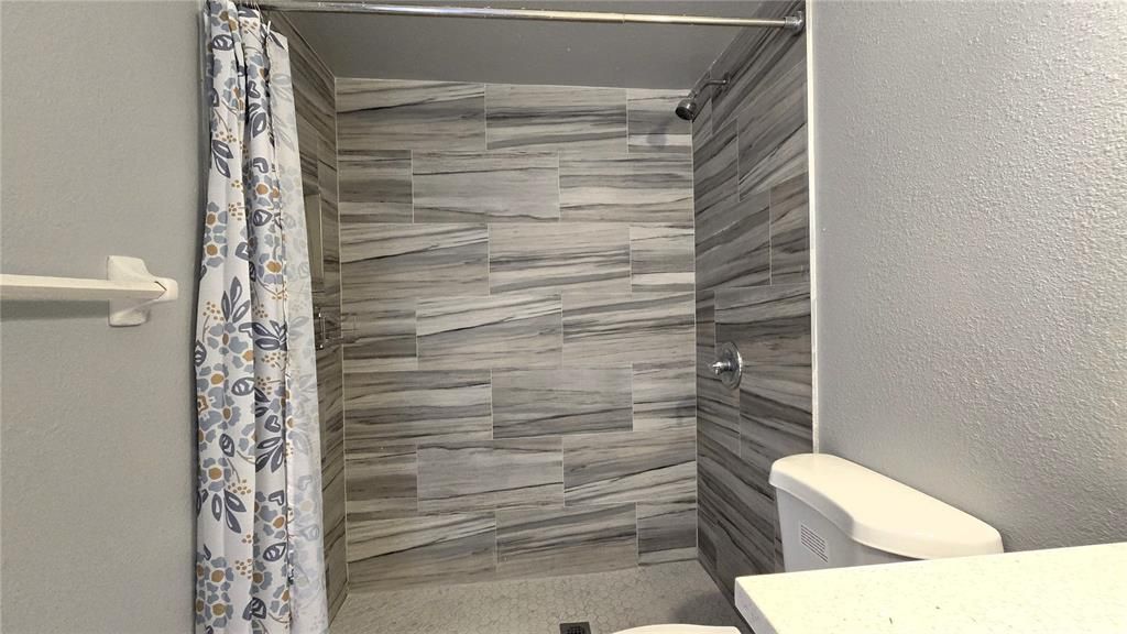 For Sale: $215,000 (2 beds, 1 baths, 750 Square Feet)