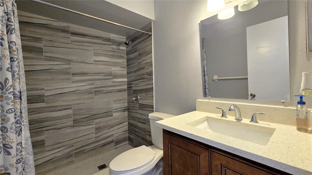 For Sale: $215,000 (2 beds, 1 baths, 750 Square Feet)