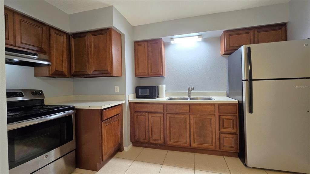 For Sale: $215,000 (2 beds, 1 baths, 750 Square Feet)