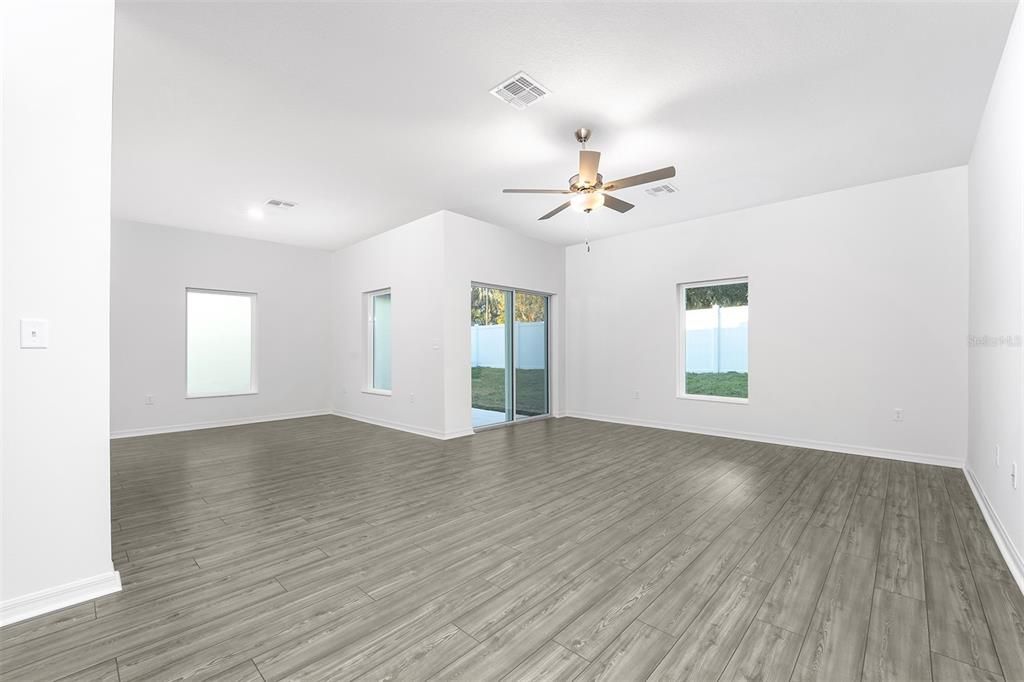 En Venta: $399,900 (5 camas, 2 baños, 2461 Pies cuadrados)
