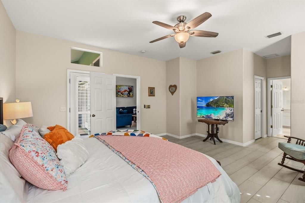 For Sale: $1,490,000 (5 beds, 2 baths, 3284 Square Feet)