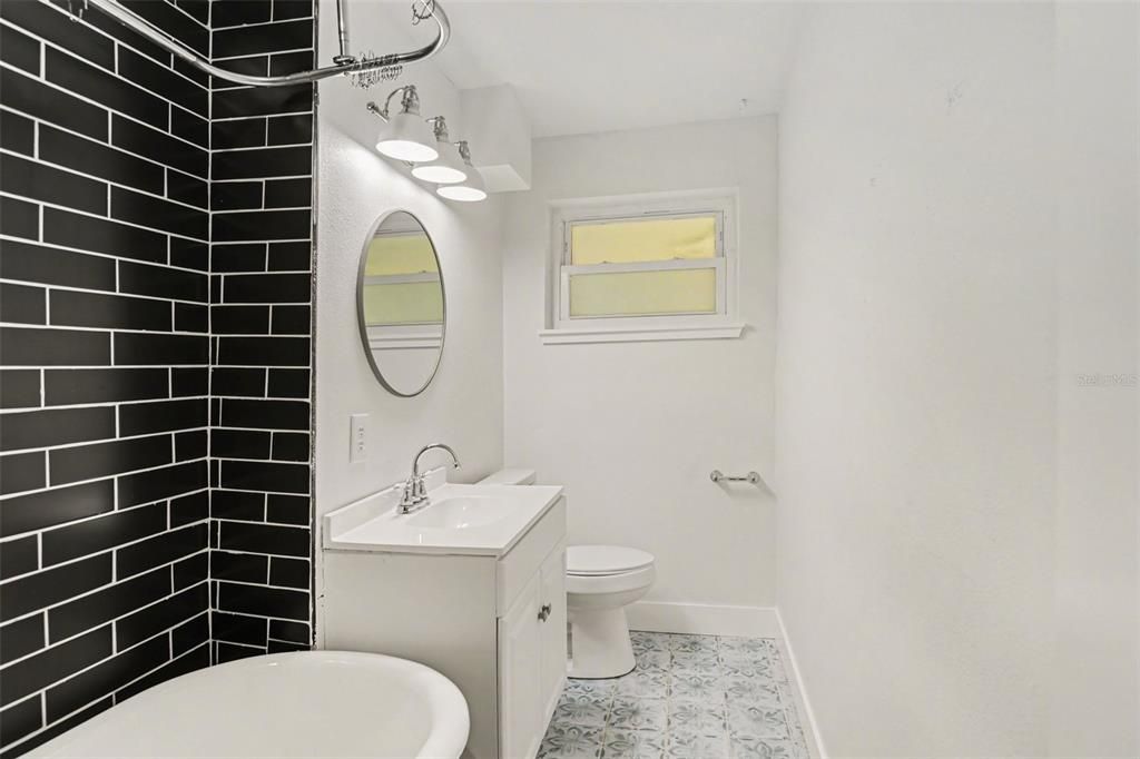 For Sale: $334,950 (3 beds, 2 baths, 1443 Square Feet)