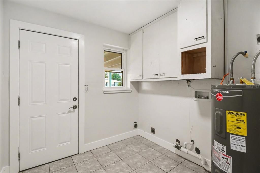 For Sale: $334,950 (3 beds, 2 baths, 1443 Square Feet)