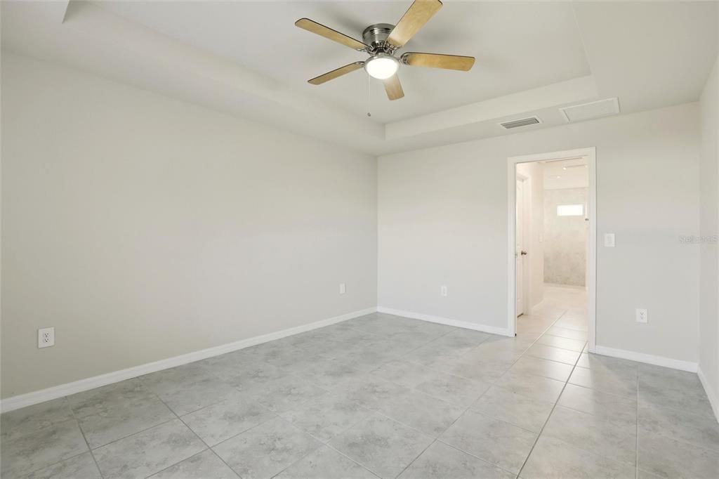 En Venta: $339,900 (4 camas, 2 baños, 1719 Pies cuadrados)