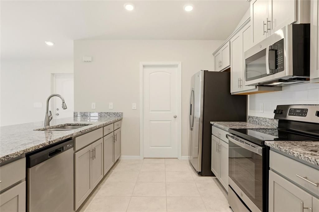 En Venta: $339,900 (4 camas, 2 baños, 1719 Pies cuadrados)