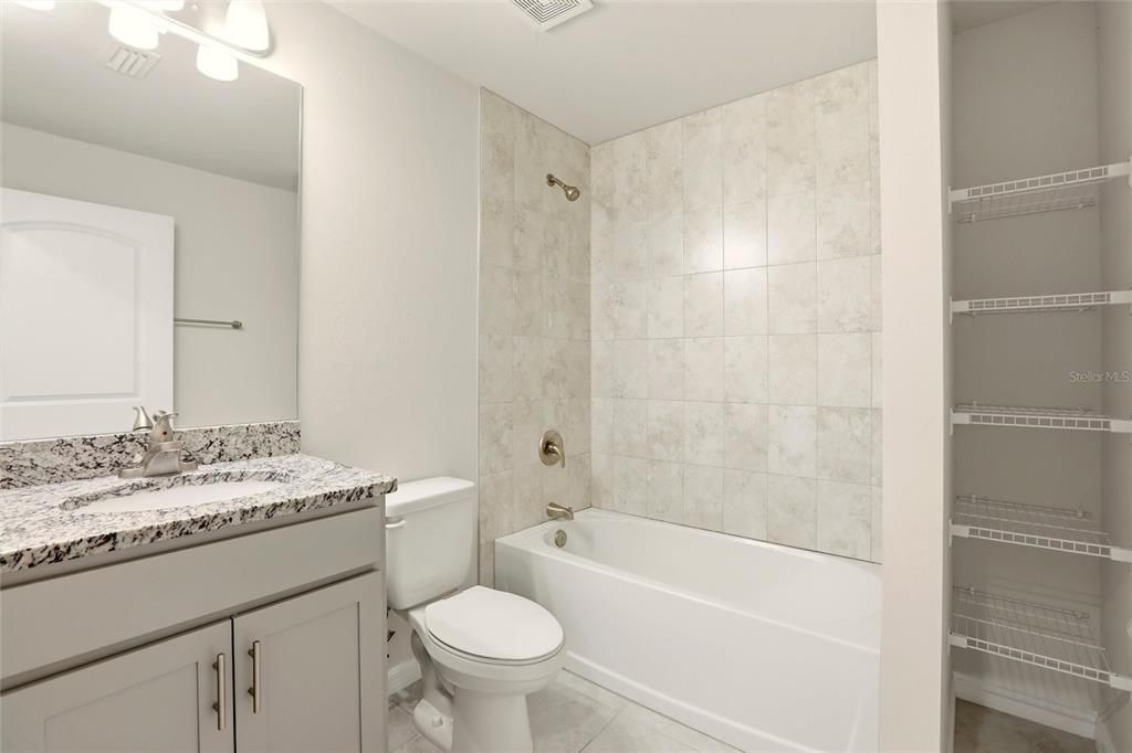 En Venta: $339,900 (4 camas, 2 baños, 1719 Pies cuadrados)