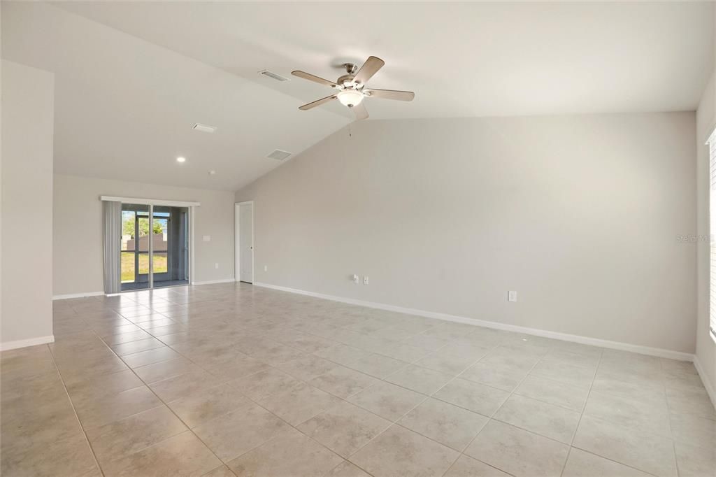En Venta: $339,900 (4 camas, 2 baños, 1719 Pies cuadrados)