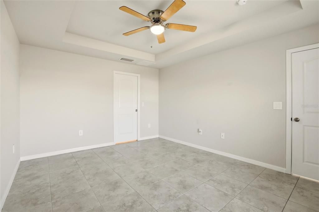 En Venta: $339,900 (4 camas, 2 baños, 1719 Pies cuadrados)