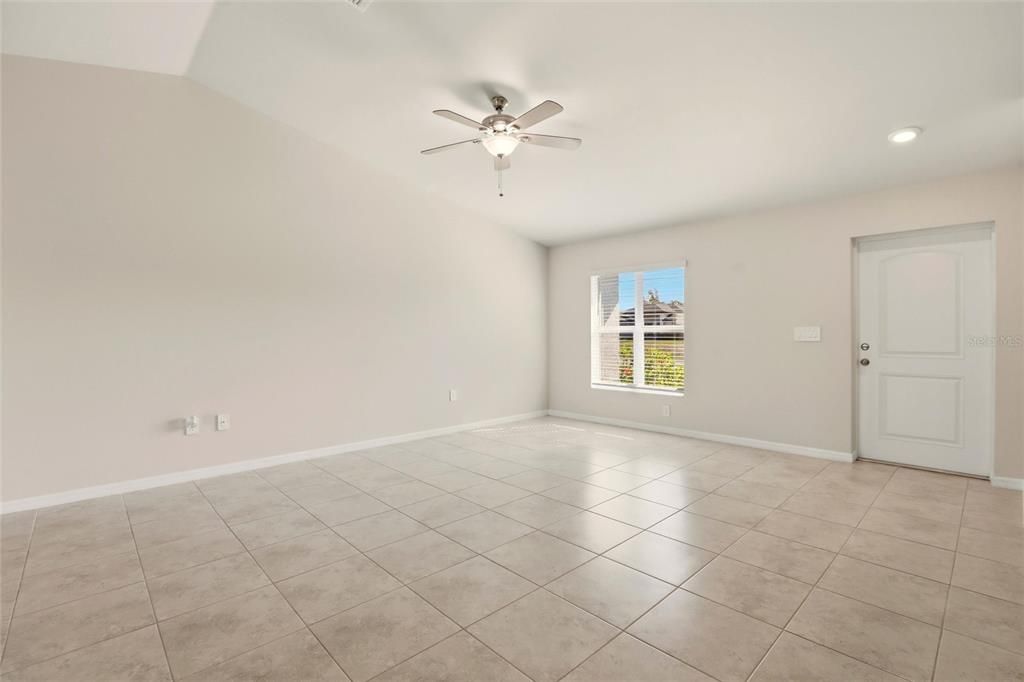 En Venta: $339,900 (4 camas, 2 baños, 1719 Pies cuadrados)