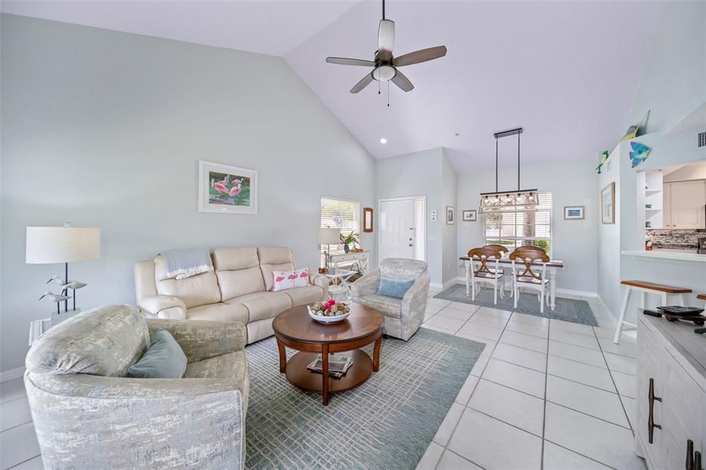 Active With Contract: $275,000 (2 beds, 2 baths, 1353 Square Feet)