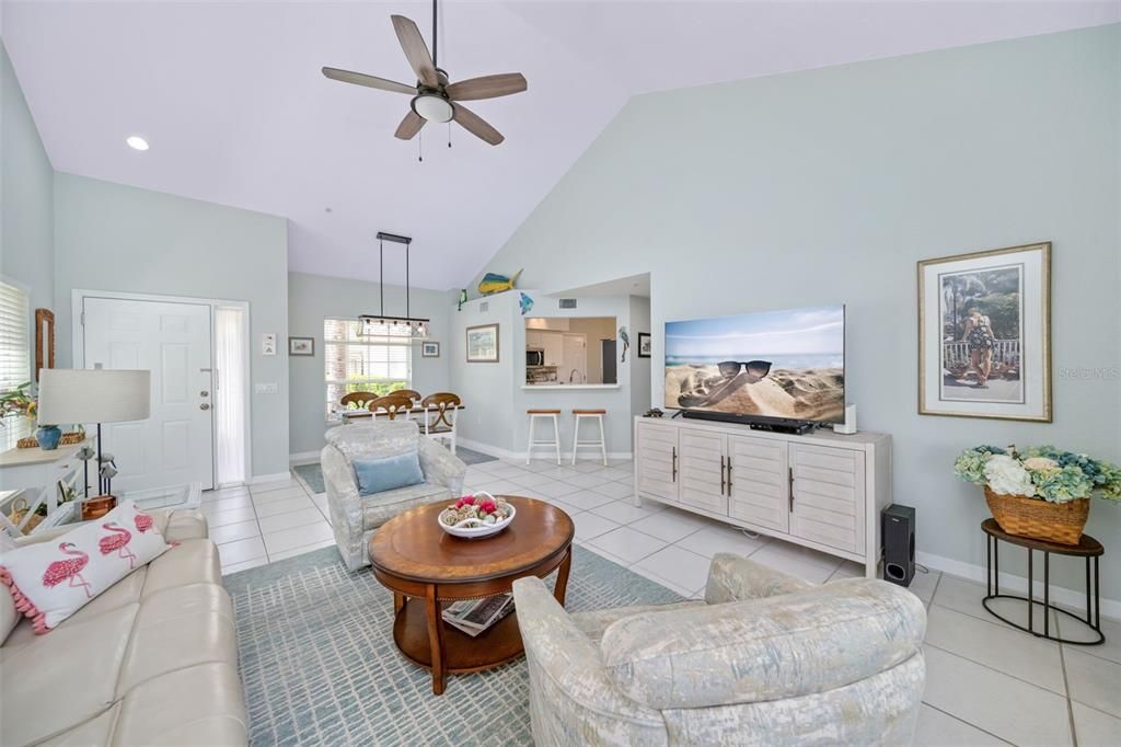 Active With Contract: $275,000 (2 beds, 2 baths, 1353 Square Feet)