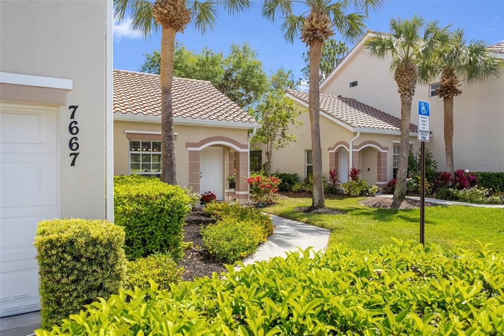Active With Contract: $275,000 (2 beds, 2 baths, 1353 Square Feet)