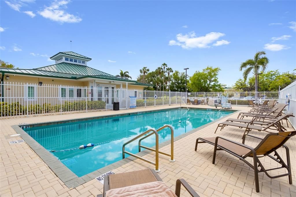 Active With Contract: $275,000 (2 beds, 2 baths, 1353 Square Feet)