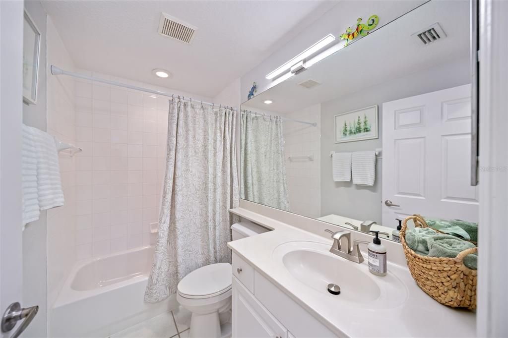 Active With Contract: $275,000 (2 beds, 2 baths, 1353 Square Feet)