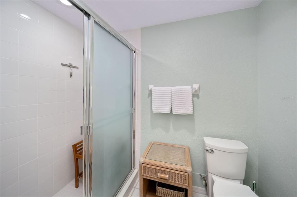 Active With Contract: $275,000 (2 beds, 2 baths, 1353 Square Feet)