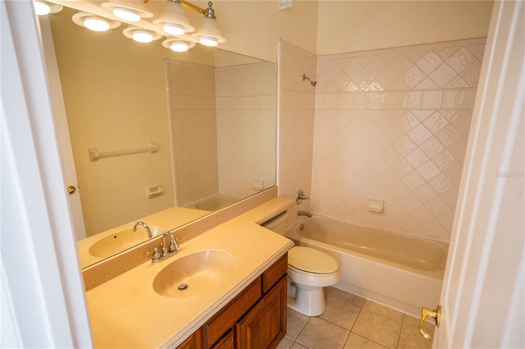 Active With Contract: $899,000 (4 beds, 5 baths, 5326 Square Feet)