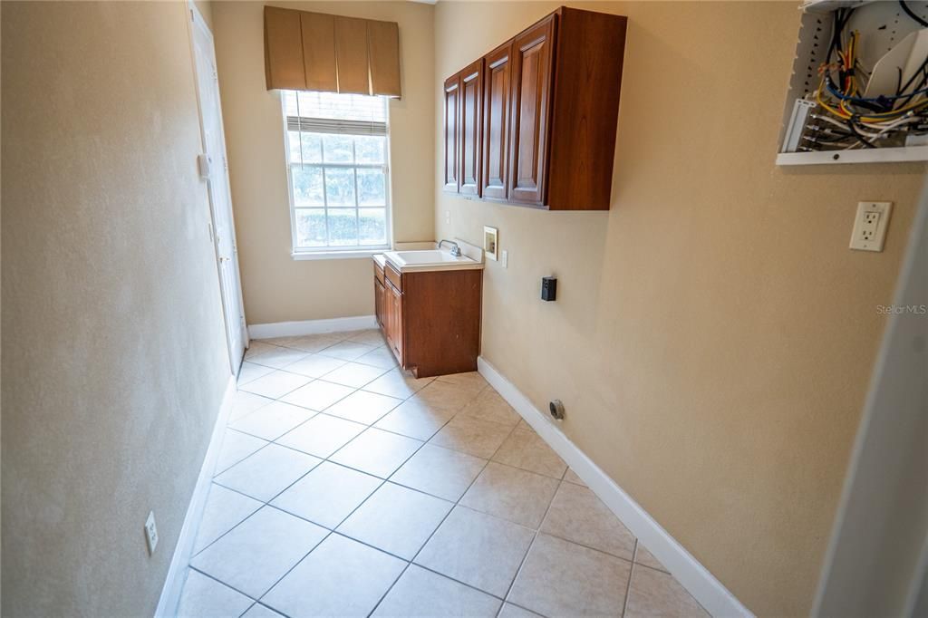 Active With Contract: $899,000 (4 beds, 5 baths, 5326 Square Feet)