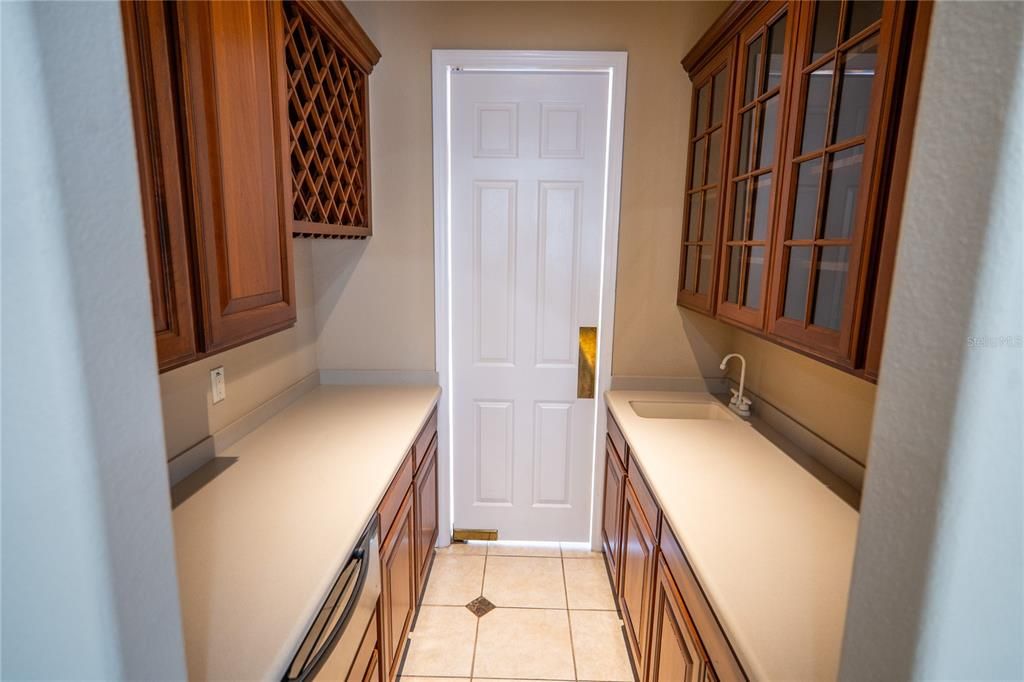 Active With Contract: $899,000 (4 beds, 5 baths, 5326 Square Feet)