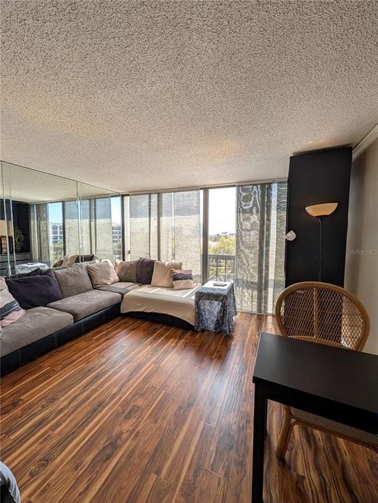 For Rent: $1,800 (0 beds, 0 baths, 439 Square Feet)
