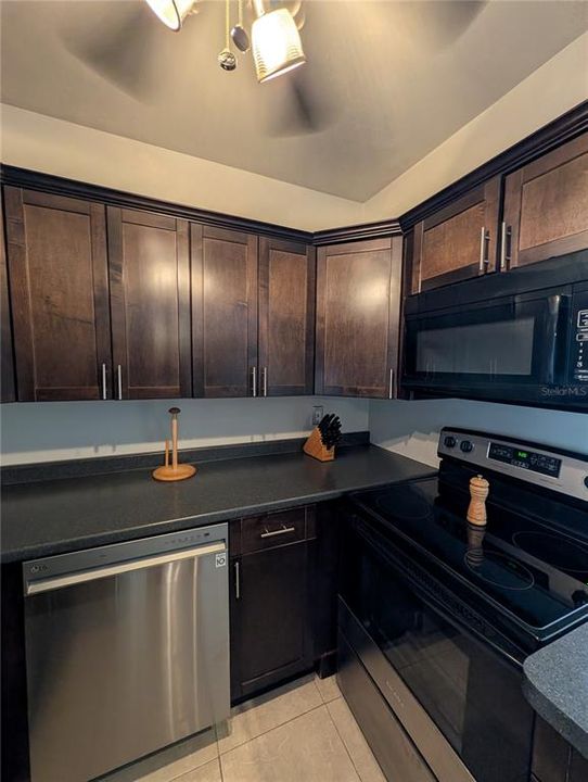For Rent: $1,800 (0 beds, 0 baths, 439 Square Feet)