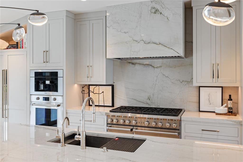 For Sale: $12,500,000 (5 beds, 5 baths, 6065 Square Feet)