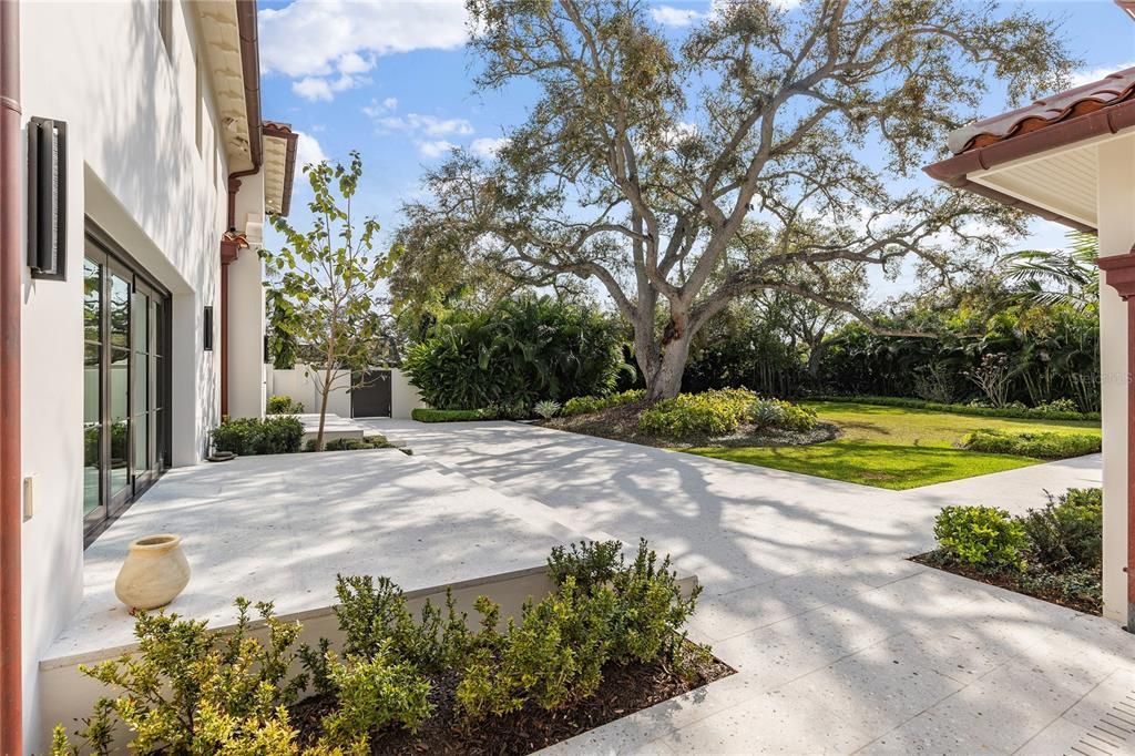 For Sale: $12,500,000 (5 beds, 5 baths, 6065 Square Feet)