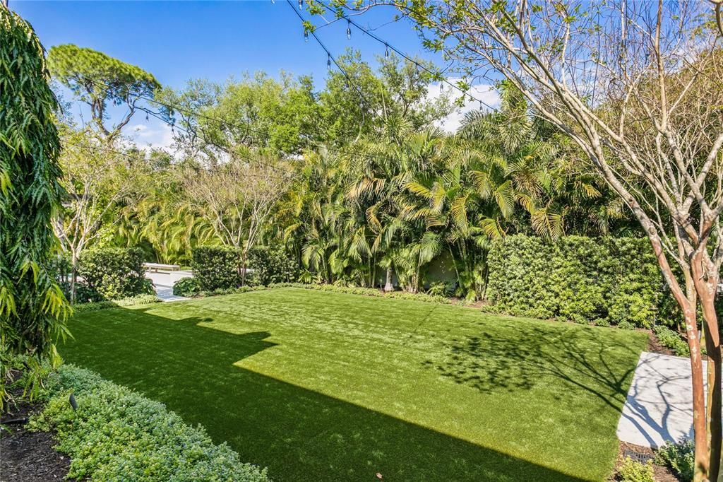 For Sale: $12,500,000 (5 beds, 5 baths, 6065 Square Feet)
