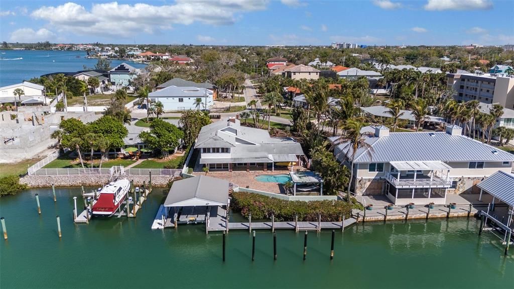 待售: $1,750,000 (0.34 acres)