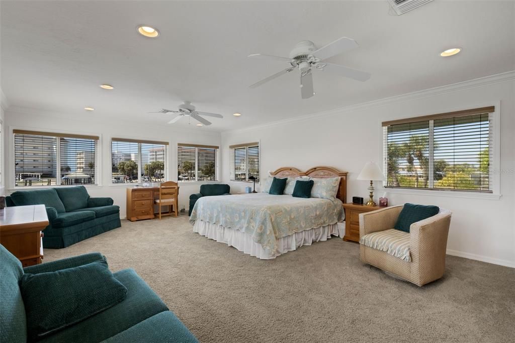 待售: $1,750,000 (0.34 acres)