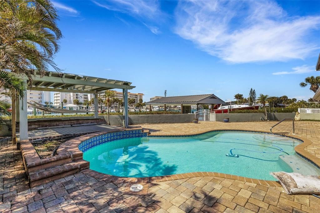 待售: $1,750,000 (0.34 acres)